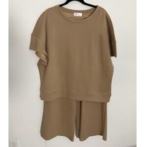 Liam & Co. 2pc tan Geometic texture 2pc set